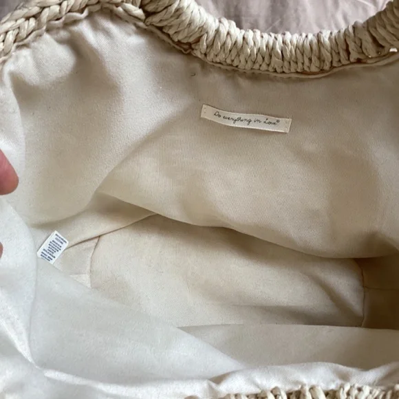 Do Everything in Love - Paper & Wood Summer Minimalist Beach Casual Tote - Picture 4 of 6